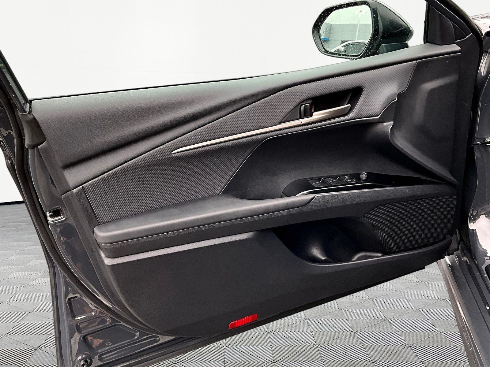 Used 2025 Toyota Camry SE FWD image 20