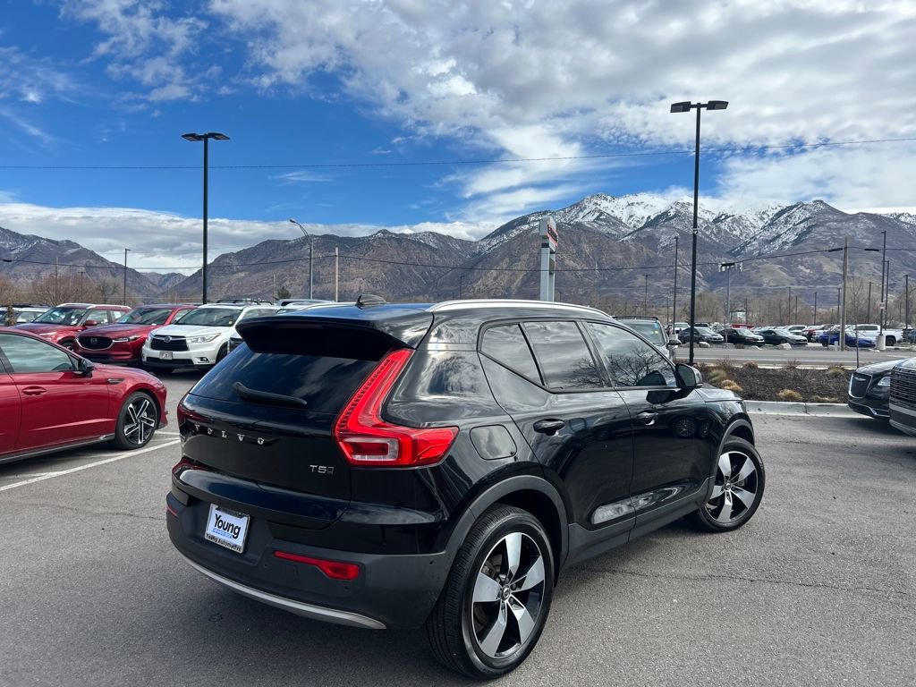 Used 2019 Volvo XC40 T5 Momentum image 5