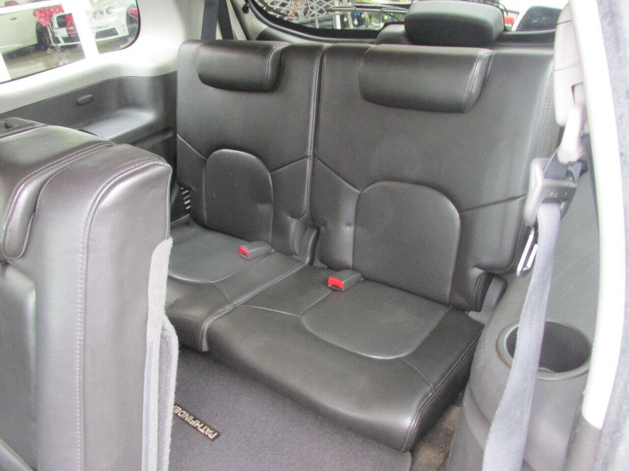 Used 2012 Nissan Pathfinder Silver w/ DVD Entertainment Pkg AWD/4WD image 13