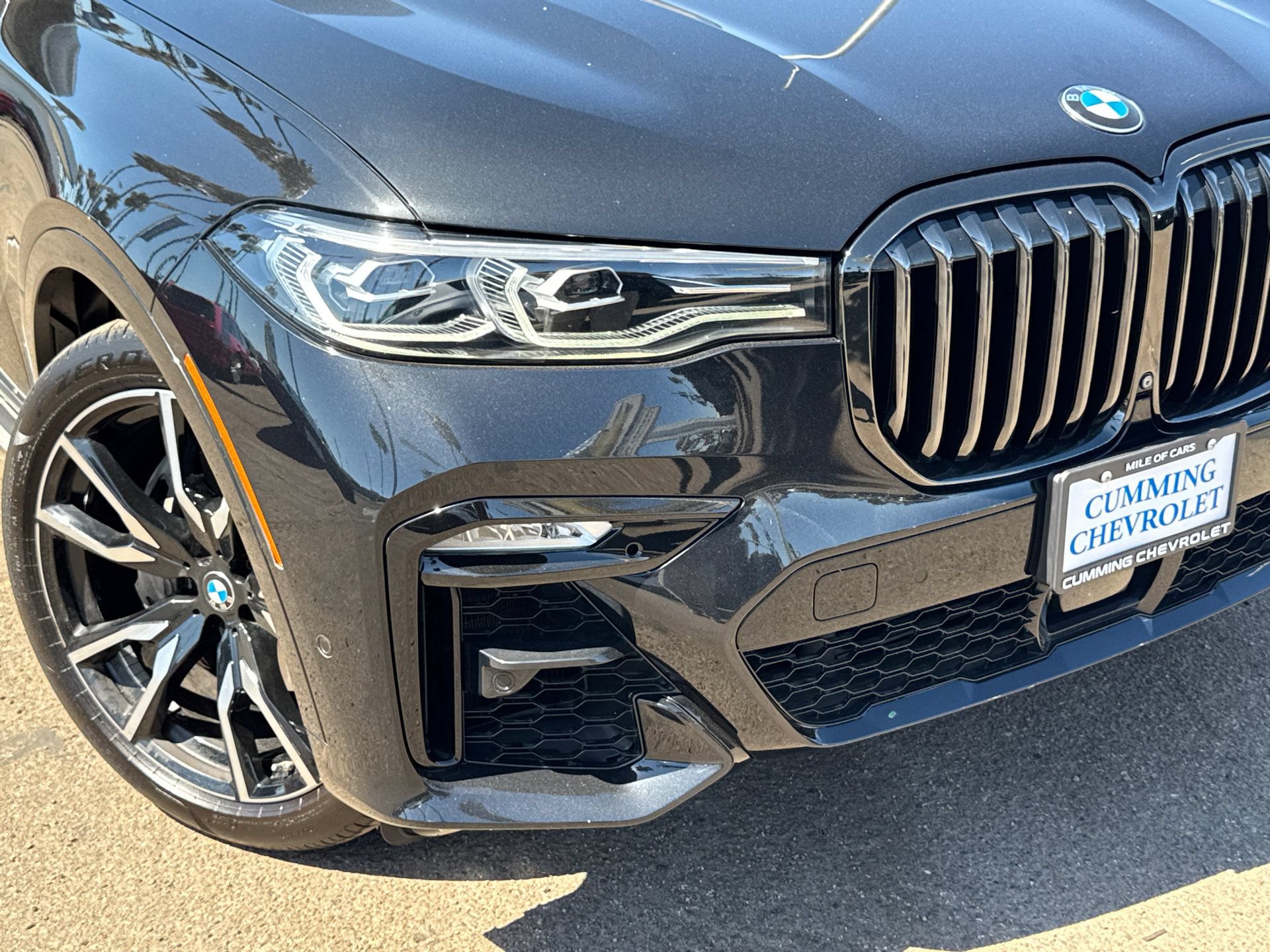 Used 2022 BMW X7 xDrive40i w/ M Sport Package AWD/4WD image 3
