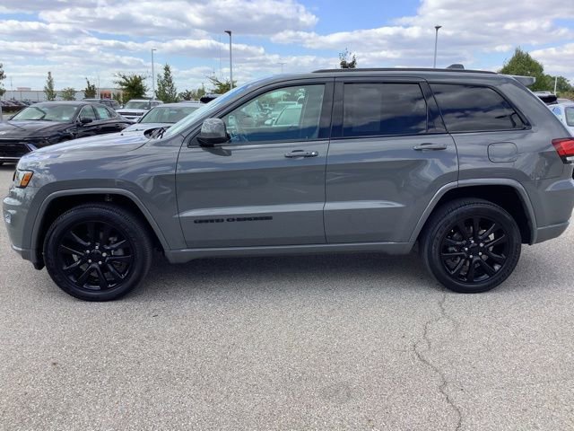 Used 2020 Jeep Grand Cherokee Altitude image 2