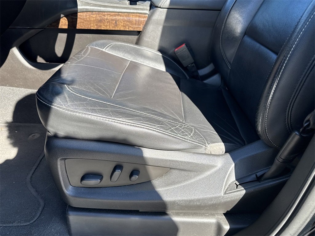 Used 2019 Chevrolet Tahoe LT w/ RST Edition image 13