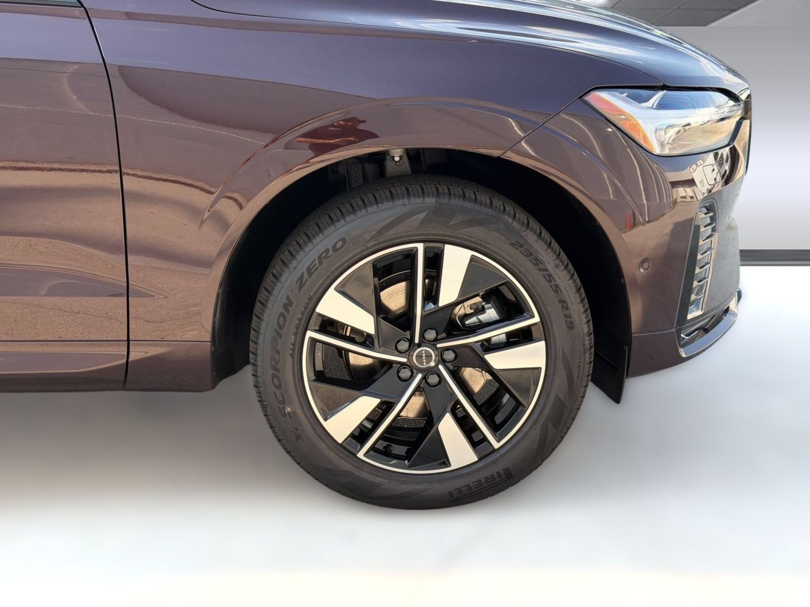 New 2026 Volvo XC60 B5 Plus w/ Climate Package AWD/4WD image 12