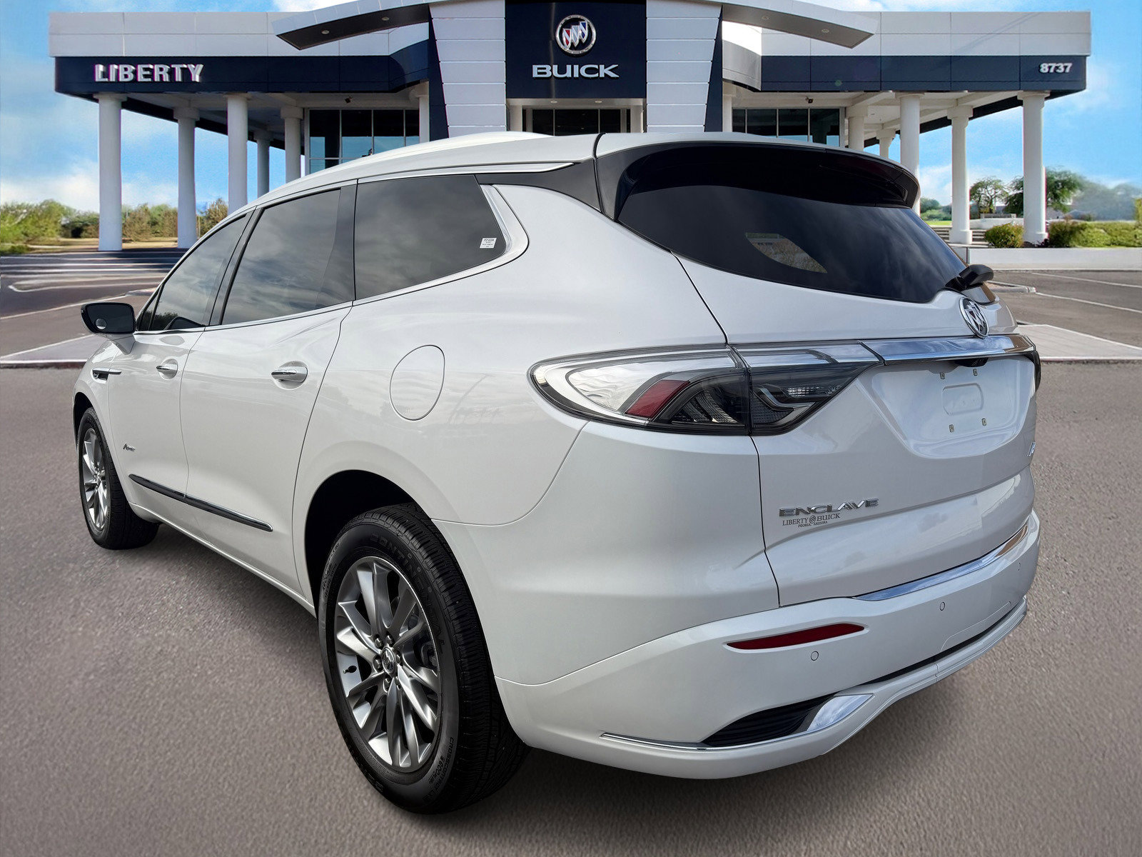 Used 2023 Buick Enclave Avenir w/ Trailering Package, 5000 lbs. FWD image 5