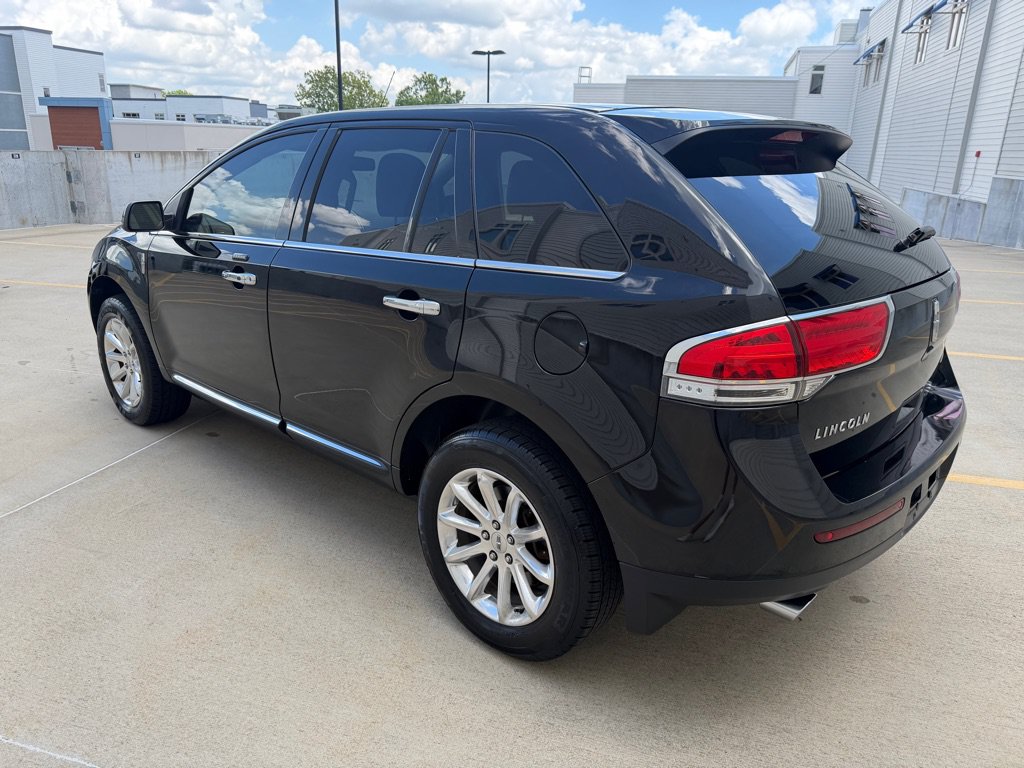 Used 2012 Lincoln MKX FWD image 5