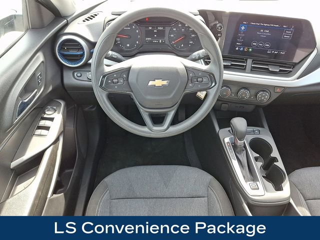 Used 2024 Chevrolet Trax LS w/ LS Convenience Package FWD image 3