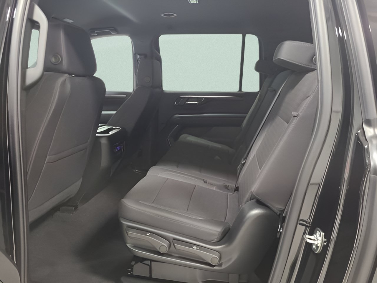 Used 2026 Chevrolet Suburban LS AWD/4WD image 15