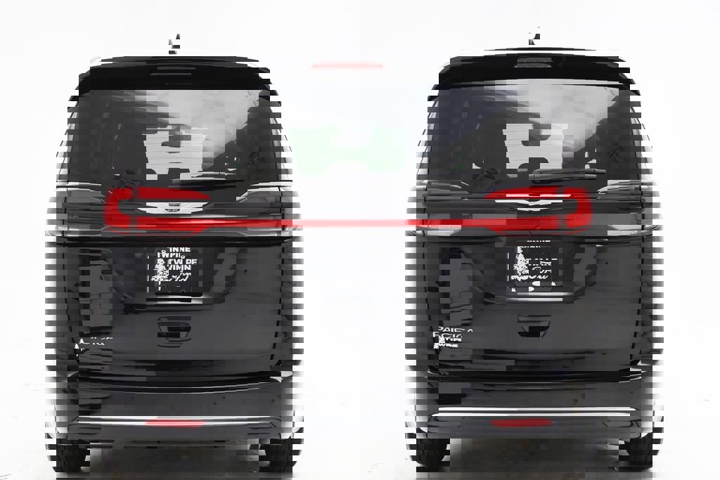 Used 2025 Chrysler Pacifica Select image 7