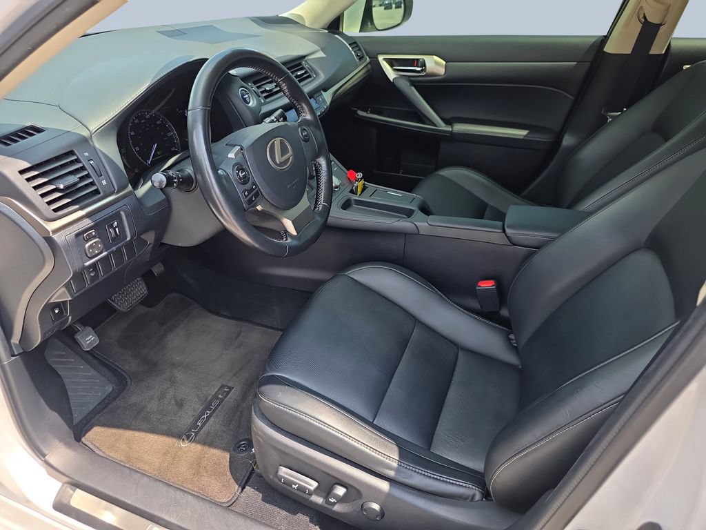 Used 2016 Lexus CT 200h w/ Accessory Package 2 FWD image 10