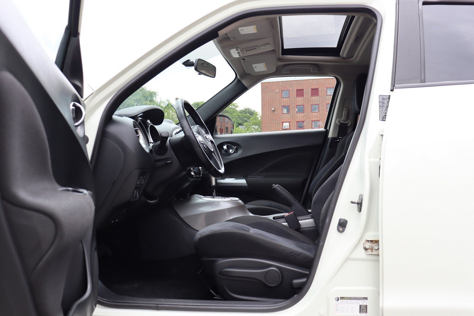 Used 2011 Nissan Juke SV AWD/4WD image 11