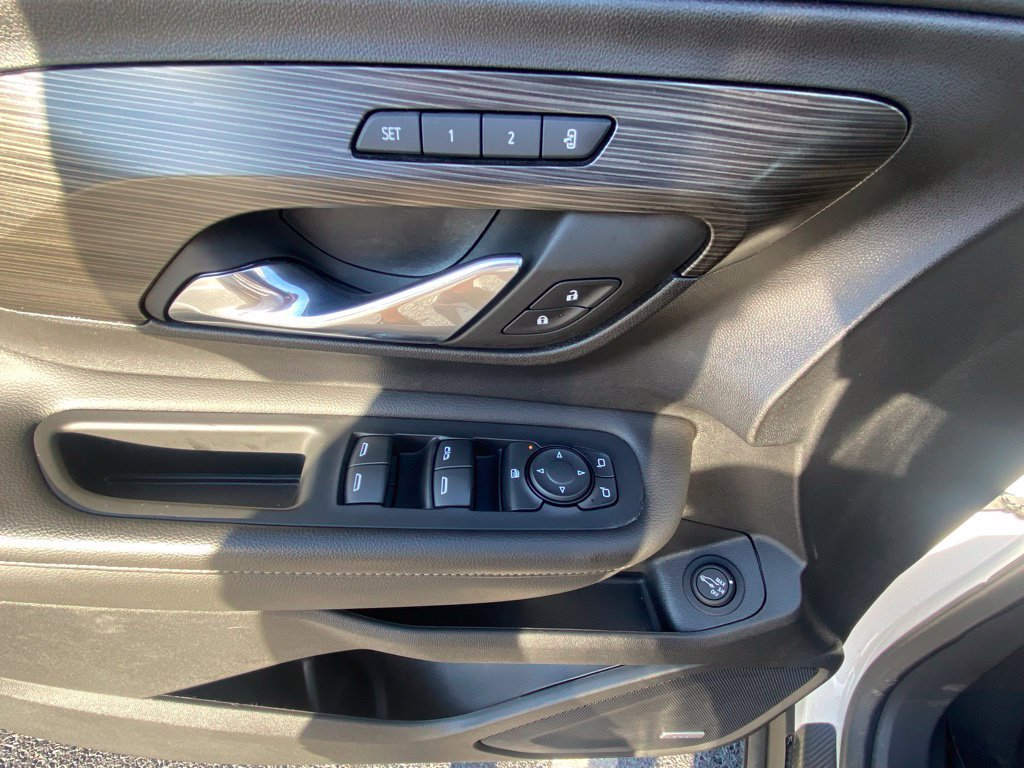 Used 2022 GMC Terrain SLT w/ Infotainment Package II FWD image 11