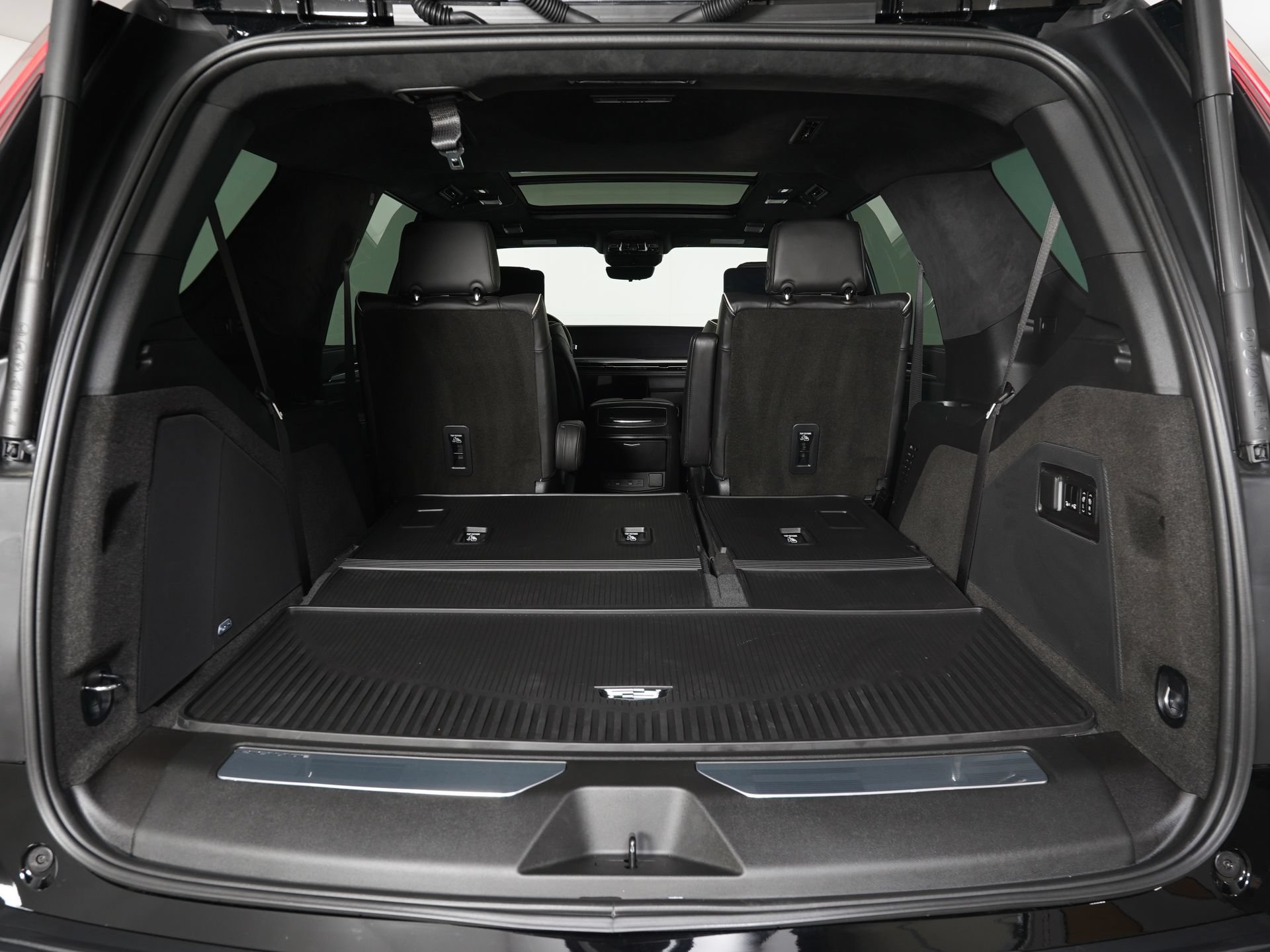 Used 2026 Cadillac Escalade V w/ LPO, ONYX Package AWD/4WD image 13