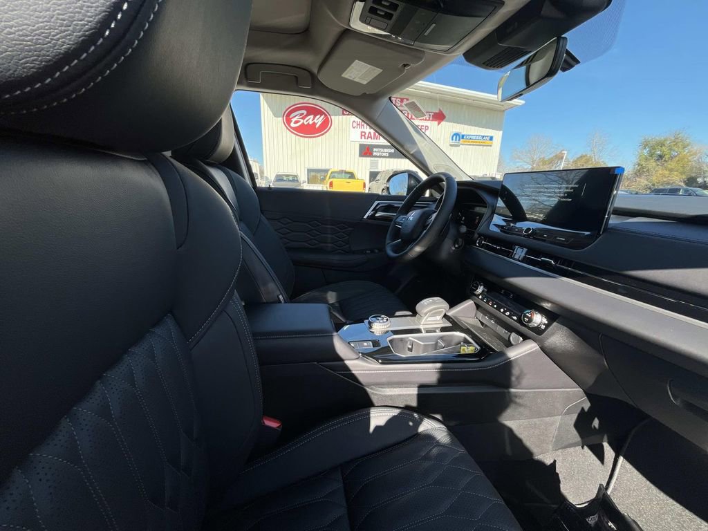 New 2026 Mitsubishi Outlander SEL FWD image 18