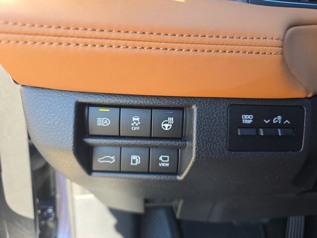 Used 2019 Toyota Avalon Limited image 25