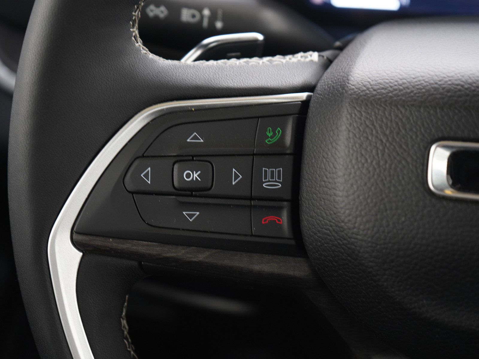 Used 2024 Jeep Grand Cherokee Limited image 24