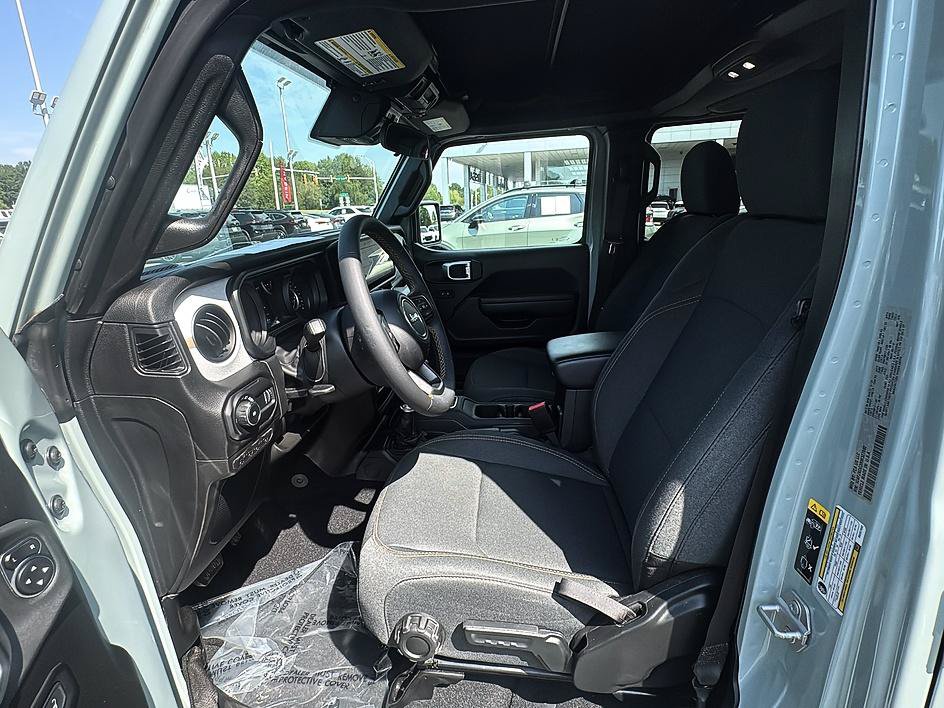 Used 2024 Jeep Wrangler Unlimited Sport AWD/4WD image 18