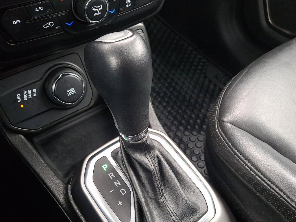 Used 2022 Jeep Renegade Limited image 30