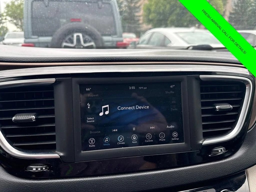 Used 2019 Chrysler Pacifica Touring-L FWD image 22