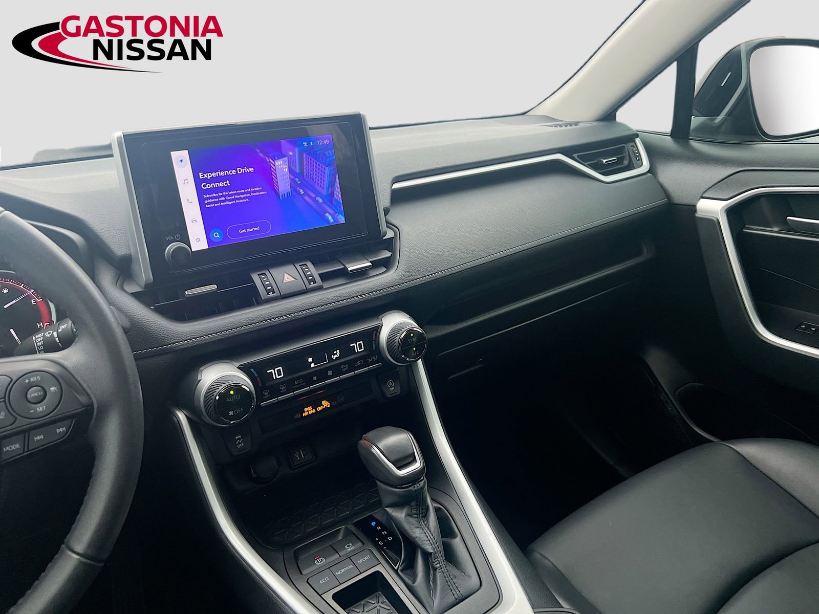 Used 2023 Toyota RAV4 XLE Premium image 31