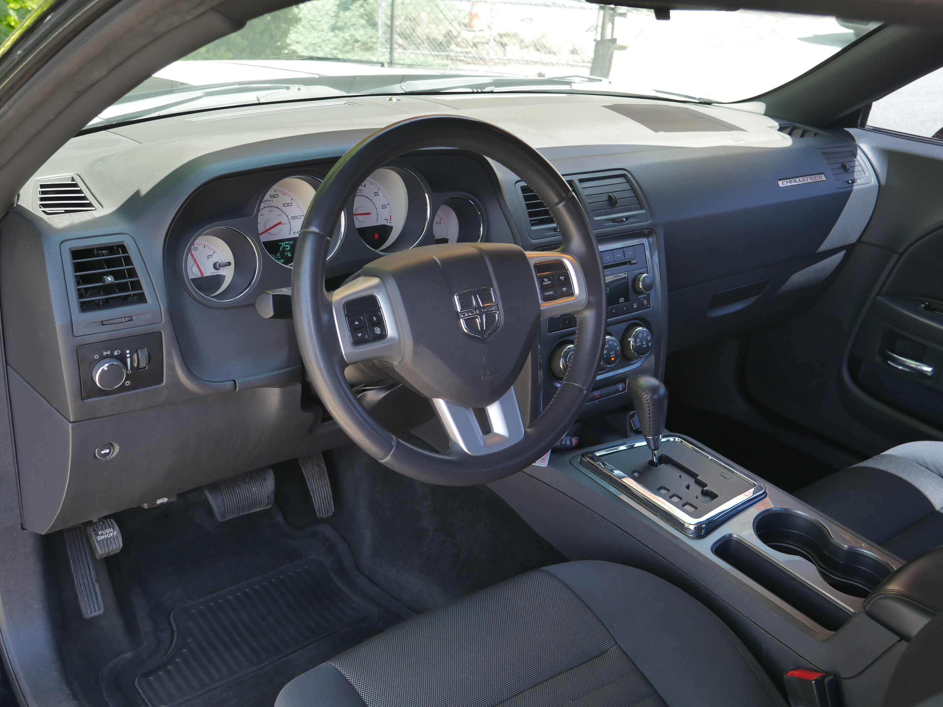 Used 2013 Dodge Challenger SXT RWD image 4