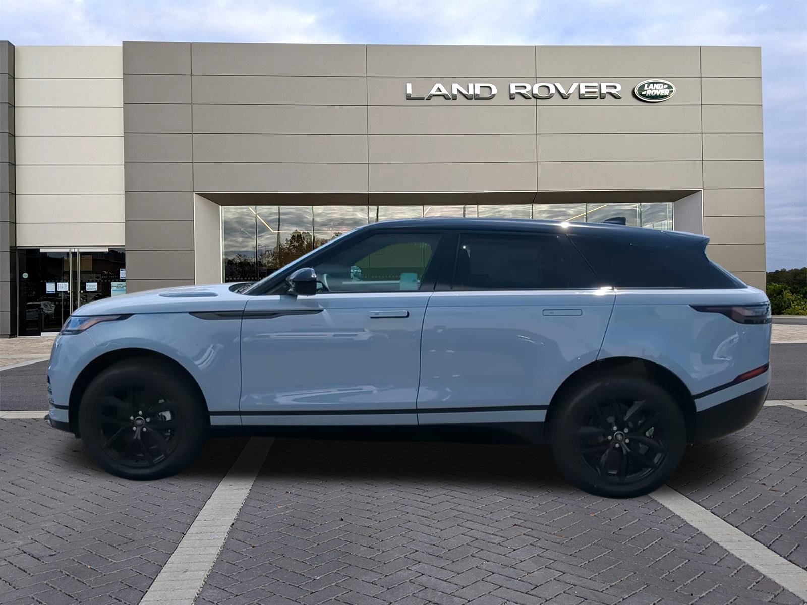 New 2025 Land Rover Range Rover Velar Dynamic SE image 8