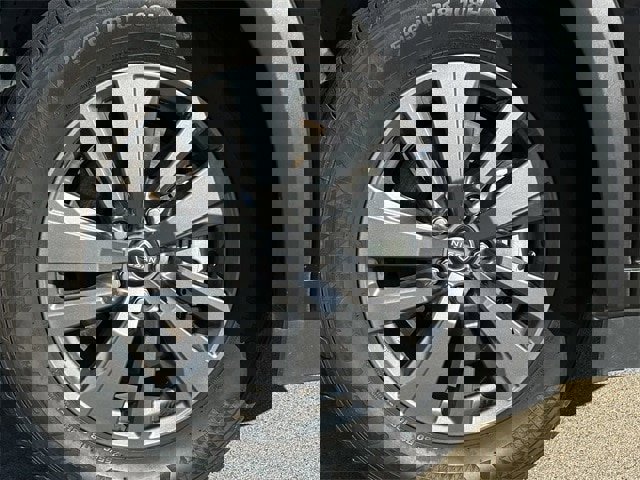 Used 2024 Nissan Pathfinder S image 10