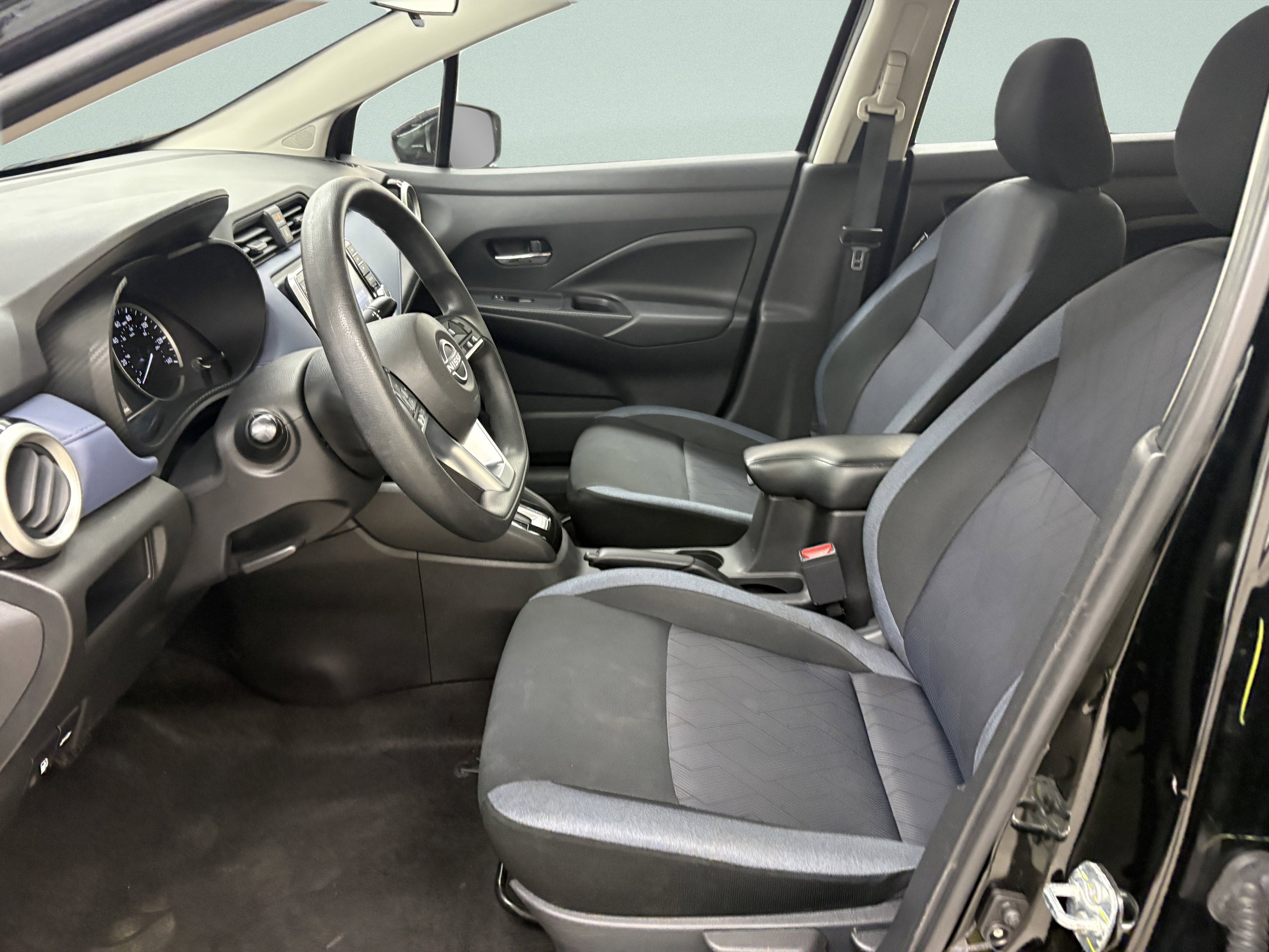 Used 2023 Nissan Versa SV image 11