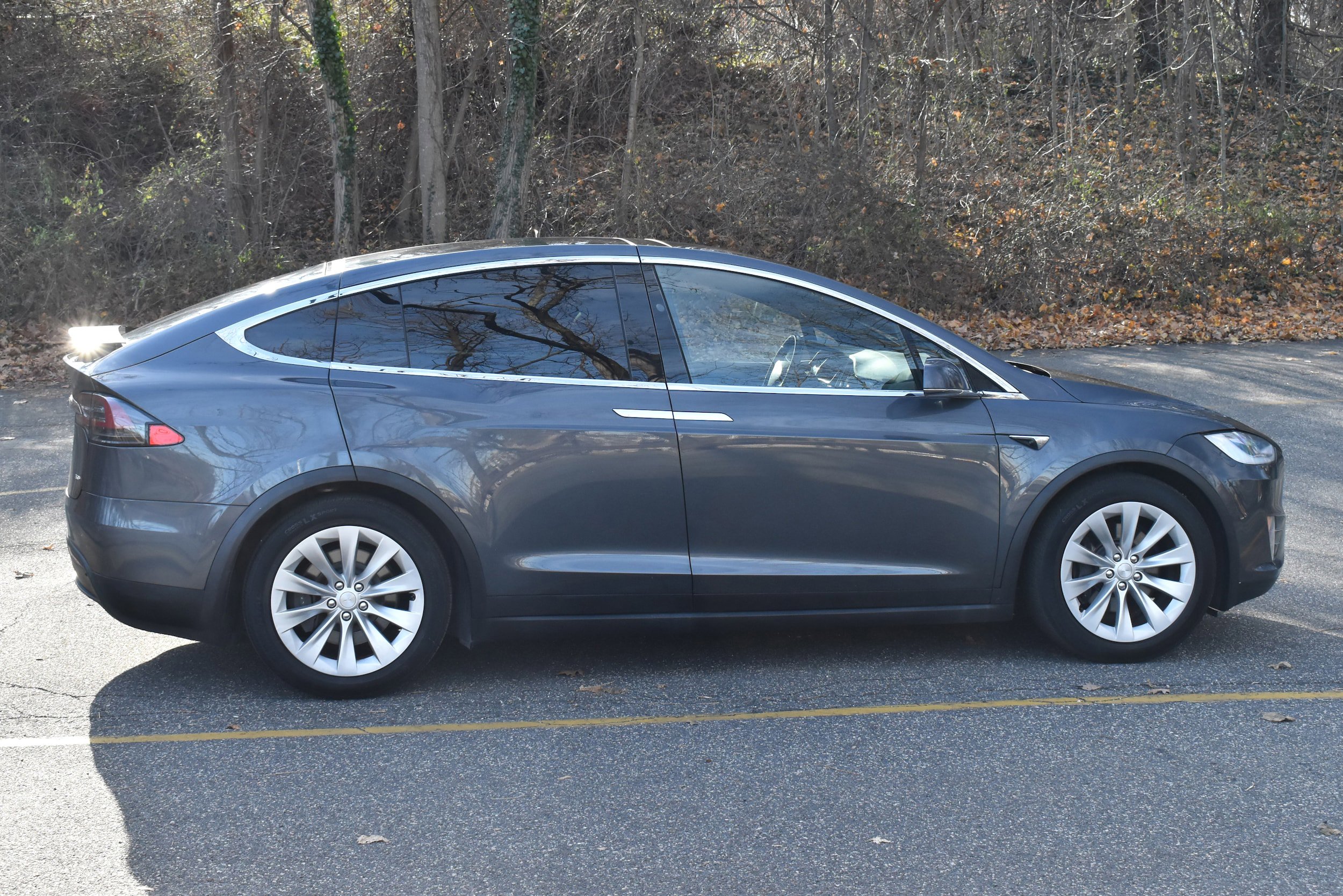 Used 2018 Tesla Model X 75D image 10
