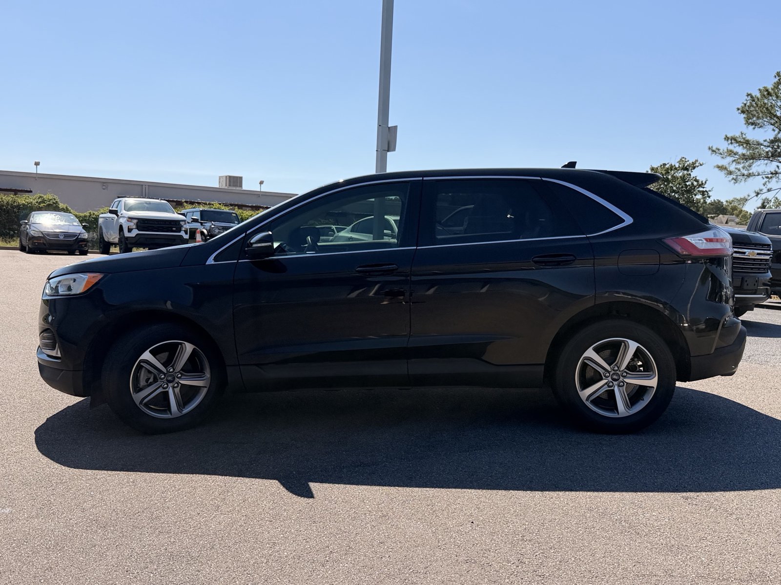Used 2019 Ford Edge SEL w/ Equipment Group 201A FWD image 9
