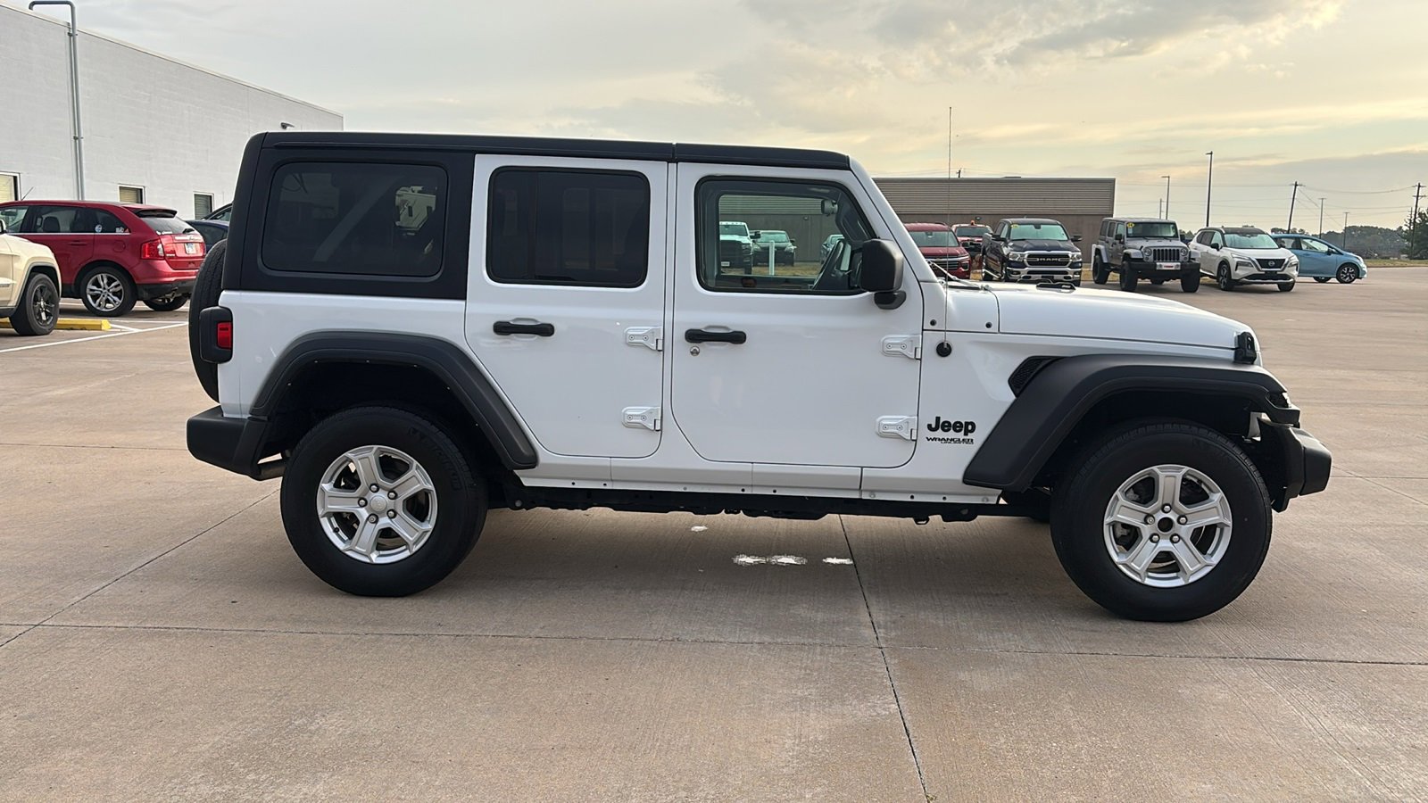Used 2022 Jeep Wrangler Unlimited Sport image 10