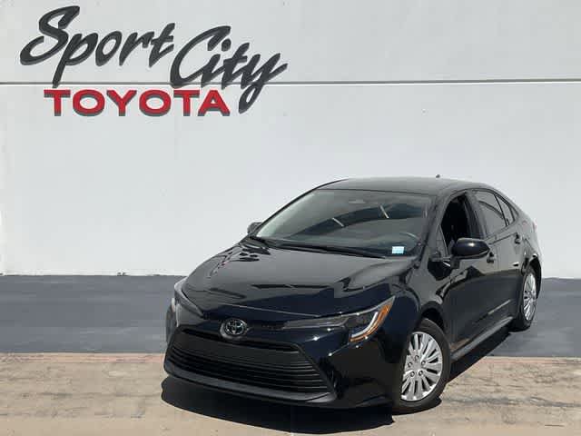 Used 2025 Toyota Corolla LE FWD image 1