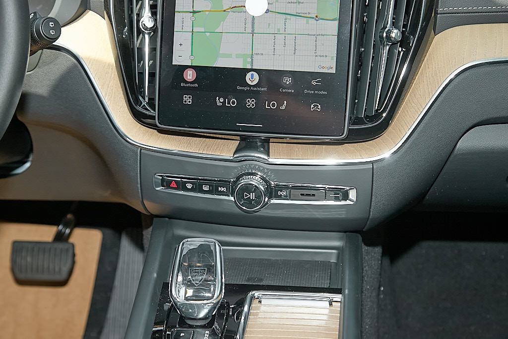 New 2026 Volvo XC60 B5 Ultra w/ Climate Package AWD/4WD image 28