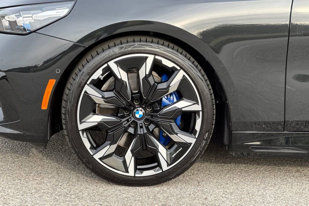 Used 2024 BMW i5 eDrive40i w/ M Sport Package image 32