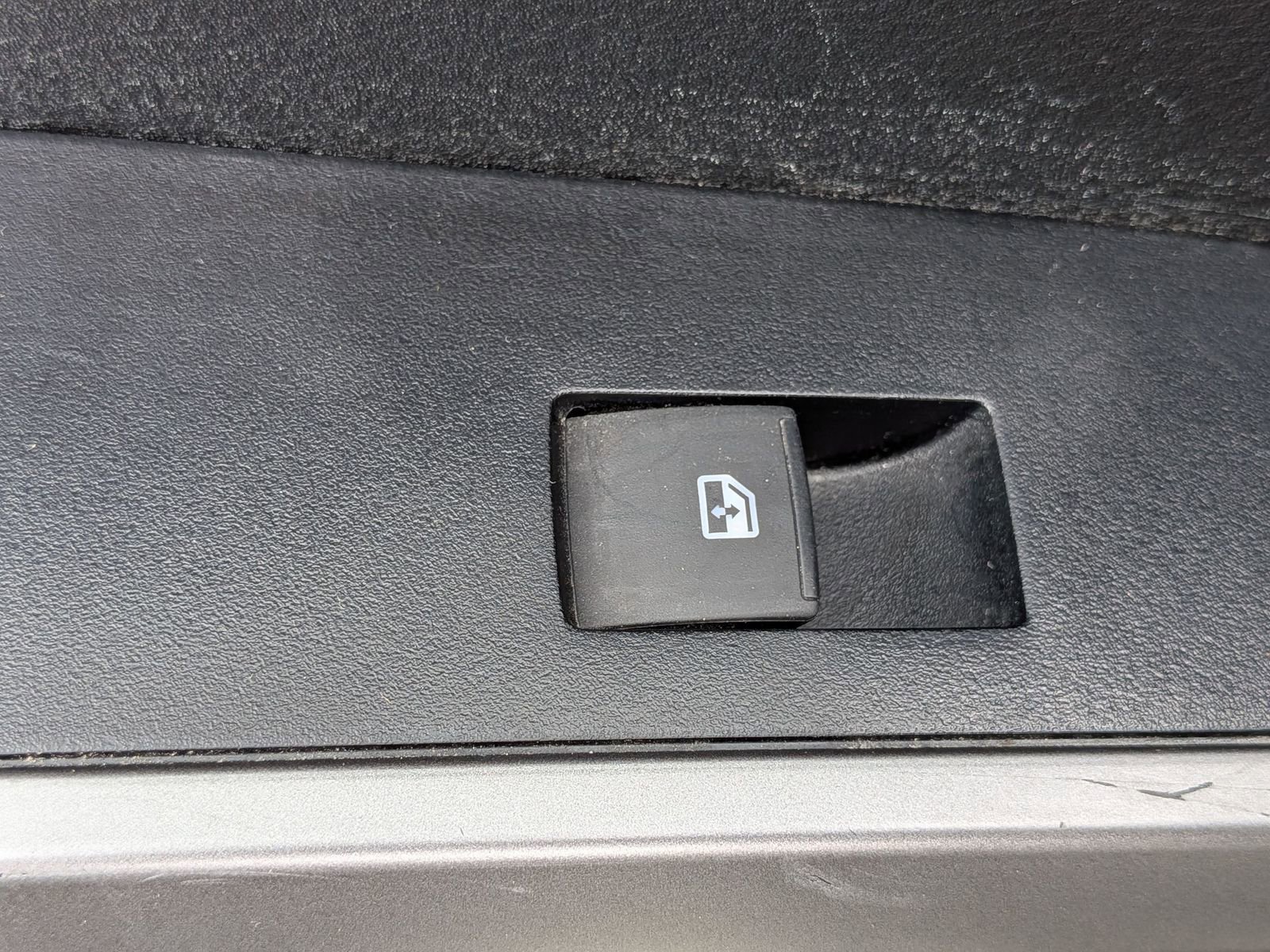 Used 2022 Toyota Tacoma SR5 w/ SR5 Appearance Package (SM) image 28