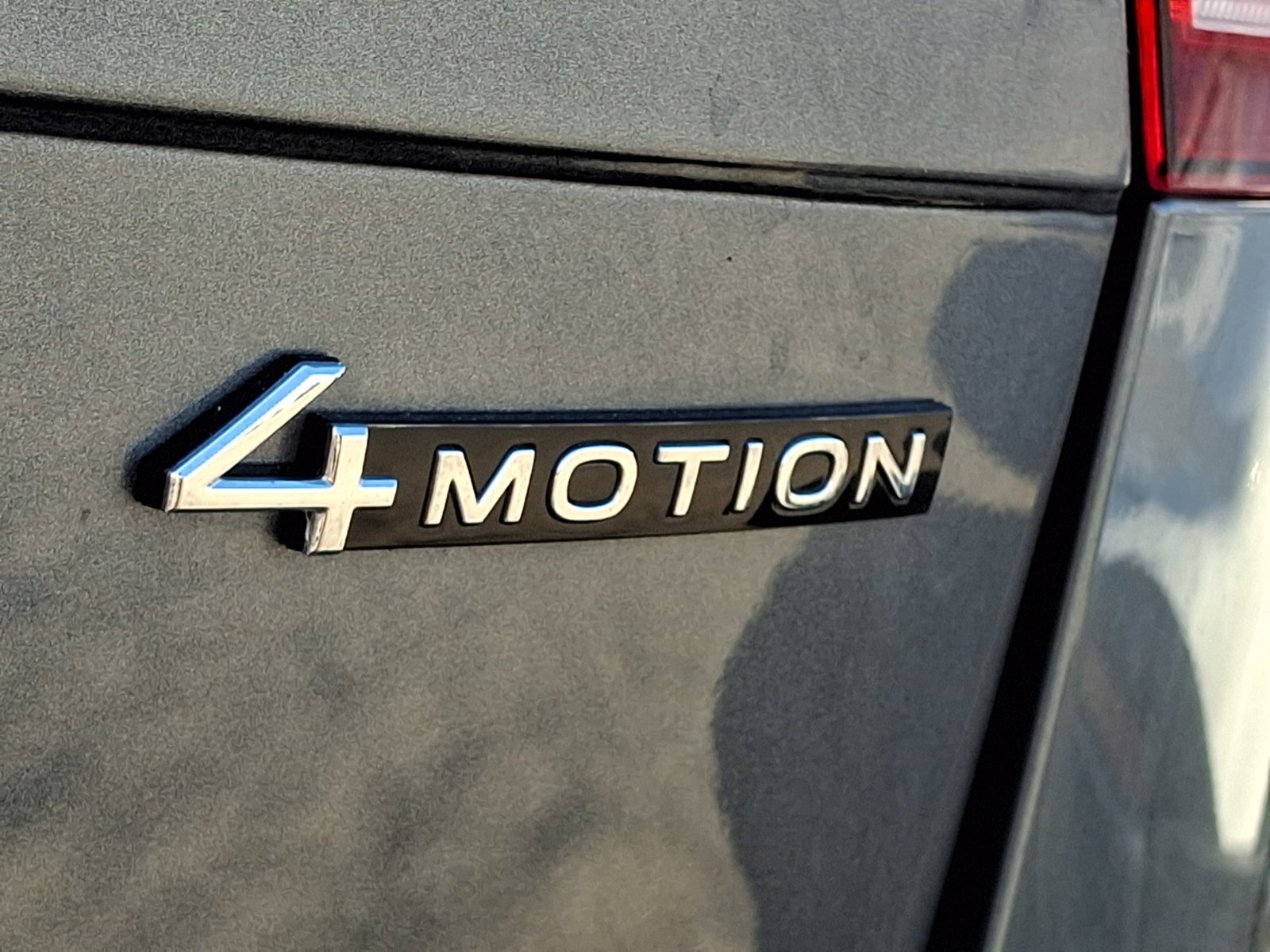 Certified 2024 Volkswagen Tiguan SE image 31