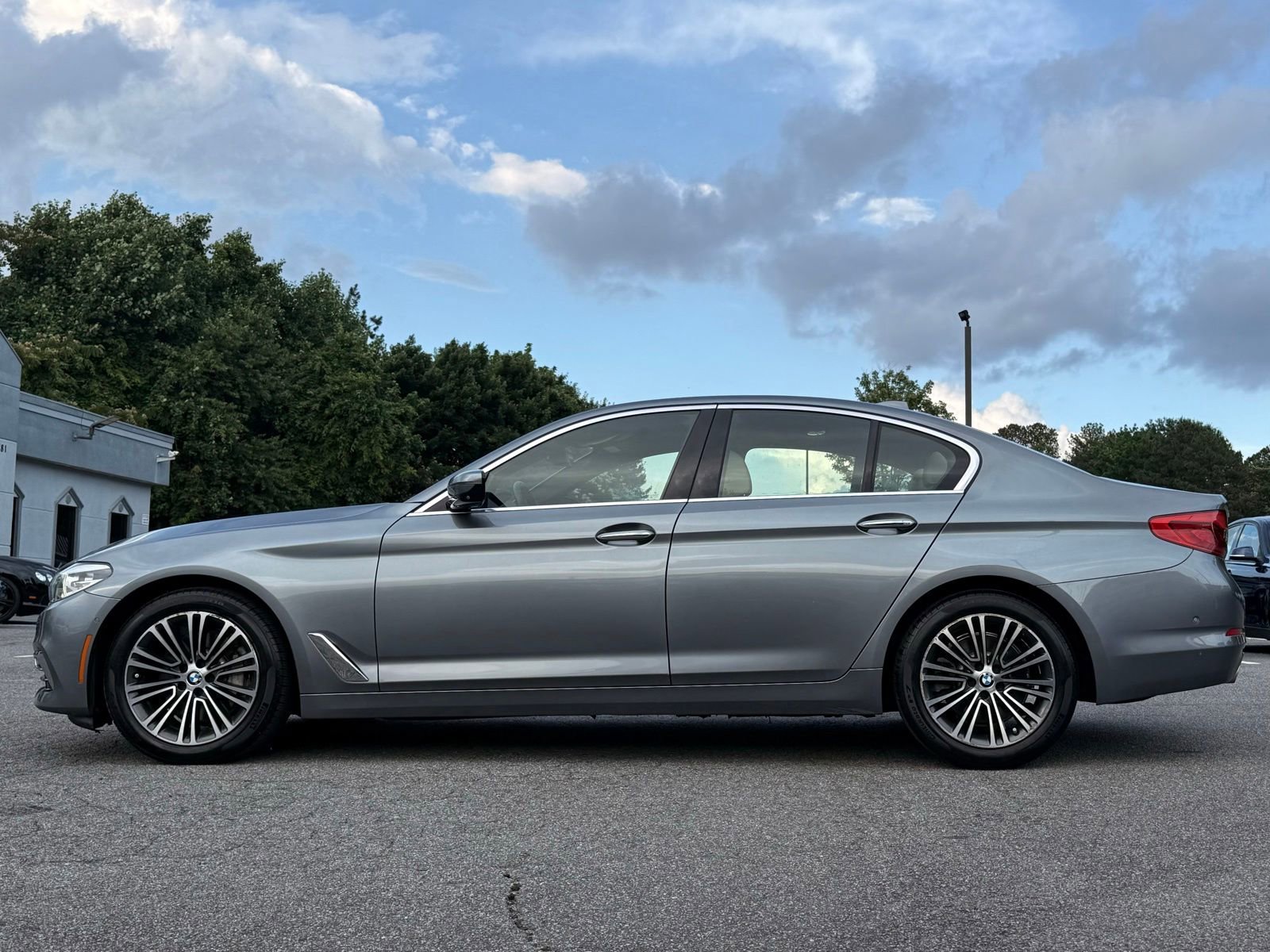Used 2018 BMW 530i xDrive AWD/4WD image 2