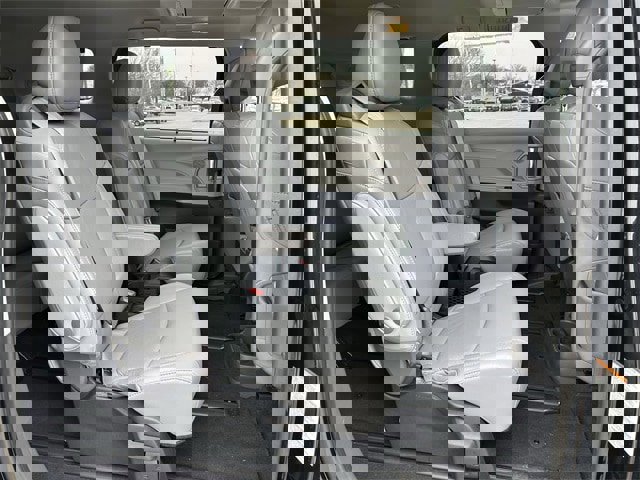 Used 2024 Toyota Sienna Limited image 32