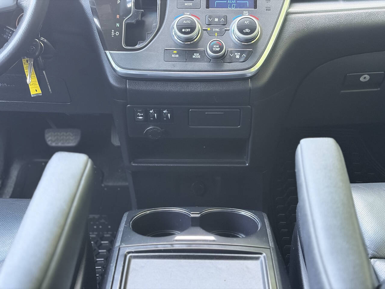 Used 2017 Toyota Sienna SE Premium FWD image 29