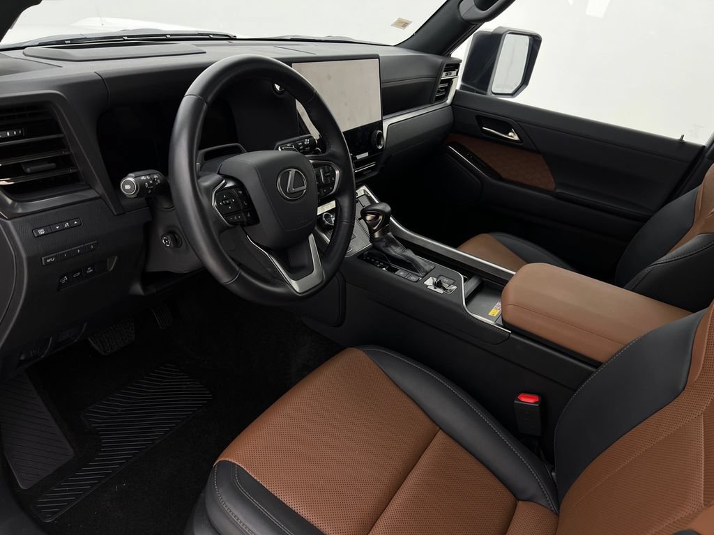 Used 2025 Lexus GX 550 w/ Accessory Package (2T) AWD/4WD image 13