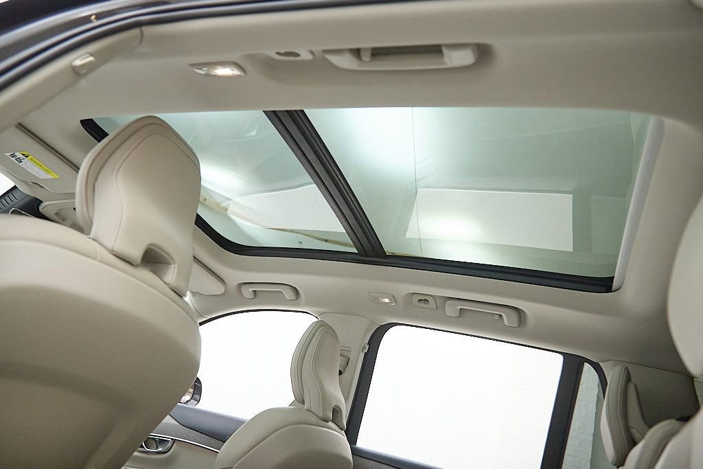 Used 2024 Volvo XC90 B6 Plus w/ Protection Package Premier image 24