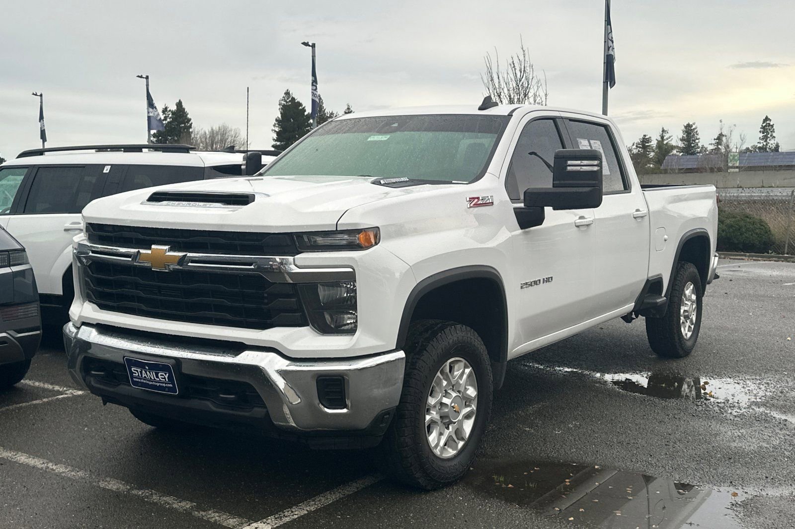 Used 2024 Chevrolet Silverado 2500 LT image 2