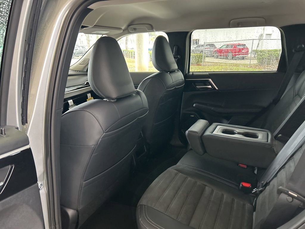 New 2026 Mitsubishi Outlander SE image 34