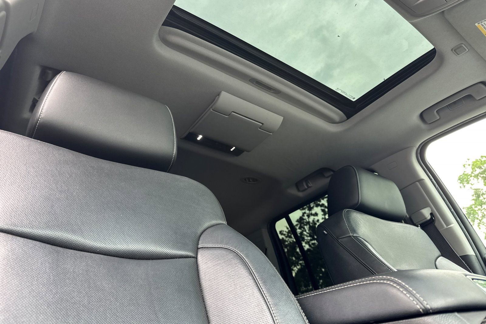 Used 2015 Chevrolet Suburban LTZ image 20