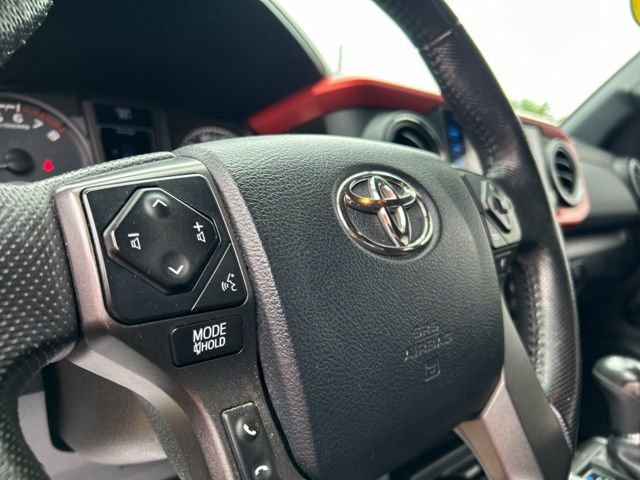 Used 2016 Toyota Tacoma TRD Sport w/ Towing Package AWD/4WD image 29