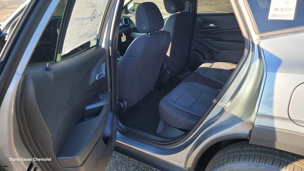 New 2026 Chevrolet Trax LS w/ LS Convenience Package FWD image 25