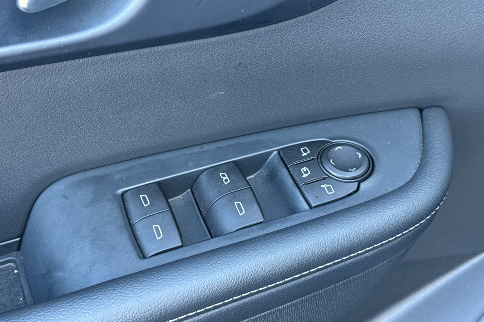 Used 2025 Buick Enclave Preferred image 11