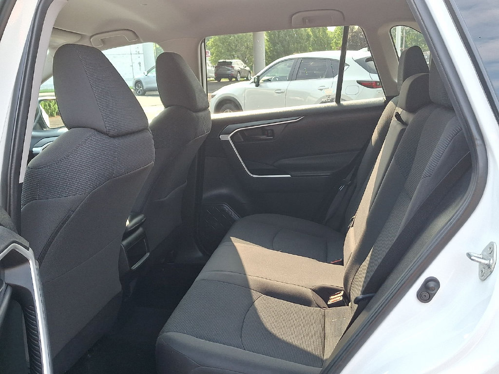 Used 2021 Toyota RAV4 LE AWD/4WD image 25
