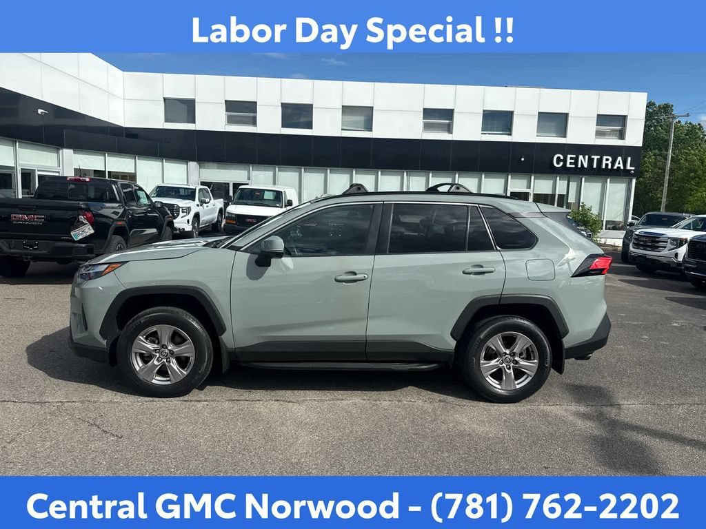 Used 2022 Toyota RAV4 XLE w/ Convenience Package AWD/4WD image 2