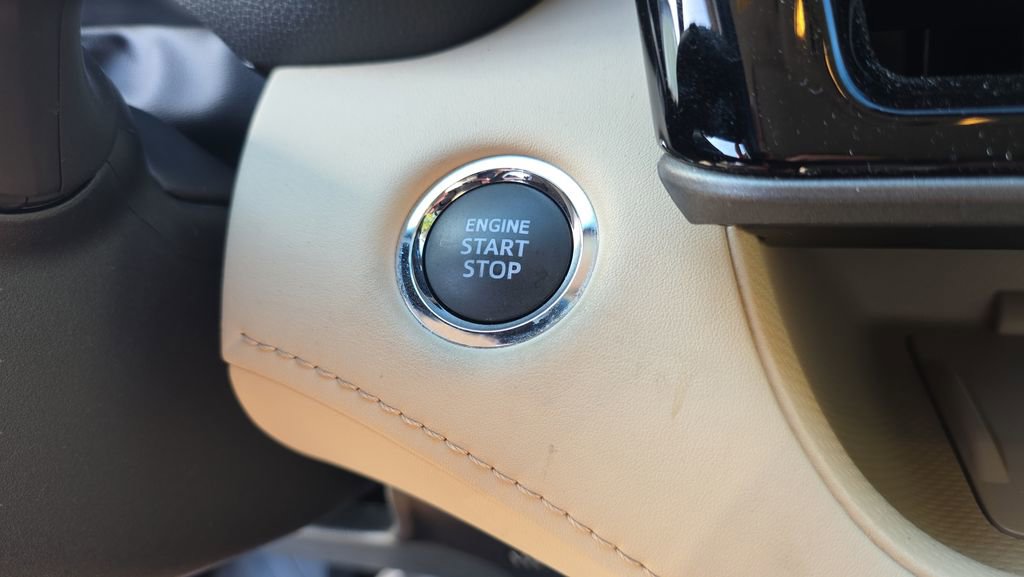 Used 2023 Toyota Highlander XLE image 32