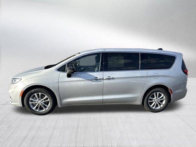 New 2026 Chrysler Pacifica Select image 8